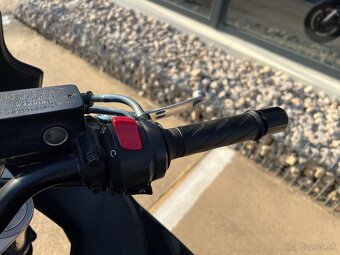 Suzuki GSX 650 F - 12