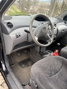 Toyota Yaris - 12