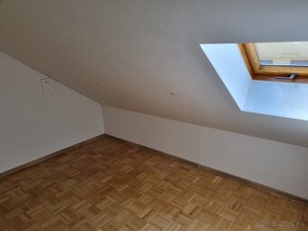 Rodinný dom s podkrovím a prístavbou v Lučenci - 12