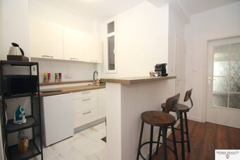 2-izb.Staré Mesto (Laurinská ul.) 3/5p. s balkónom, pešia zó - 12