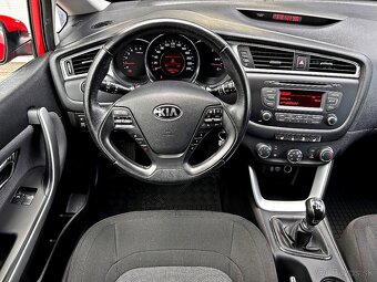 Kia Ceed SW JD 1,6 CRDi M6 SILVER - 12