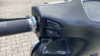 Piaggio Vespa GTS - 12