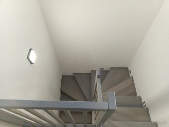 Masívne drevené schody na mieru. Martin, Žilina a okolie - 12