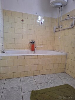 Výborný rodinný dom pre pohodlné bývanie - 12