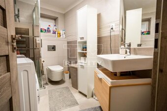 Atraktívny rodinný dom v centre Ilavy s 3 bytovými... - 12