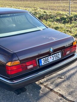 BMW E32 750i Brokatrot - 12