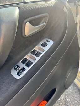 Suzuki Liana 1.4 benzín 66kw - 12
