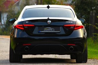 Alfa Romeo Giulia 2.0 Turbo 280 Veloce AT AWD - 12