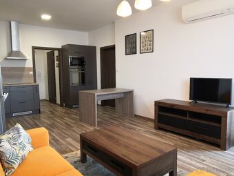 Na prenájom 3-izbový byt v PREMIÉRE na Šancovej ulici - 12