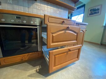 Masívna kuchynská linka z Nemecka so spotrebičmi - 12