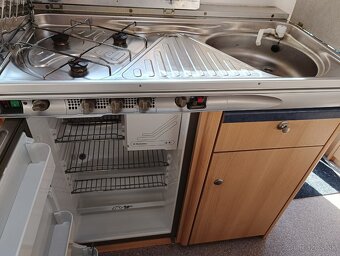 Knaus Eifelland 395 - 2001, predstan spolu so strieskou - 12