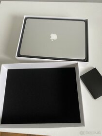 Macbook Air 2017 / 1TB SSD / 8GB RAM ( 13 inch ) - 12