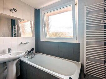 Väčší 3-izbový byt s loggiou s panoramatickým výhľadom - 12