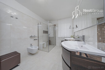 RODINNÁ VILA S BAZÉNOM, POZEMOK 975 m2, DVOJGARÁŽ,TOP POLOHA - 12