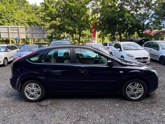 Ford Focus 1.6i 85kW Ghia klima tempomat 2005 - 12