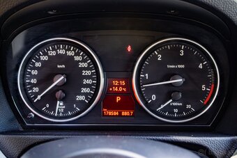 BMW 330d xDrive  3,0 TDI 170kW / SUPER STAV / - 12