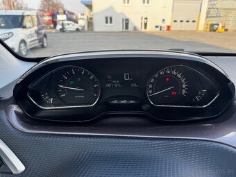 Peugeot 2008 1.6 benzín - 12