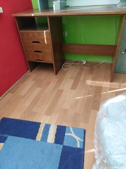 Darujem za odvoz - skrine, písací stôl, válendy - 12
