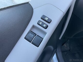 Toyota Yaris 1.0 VVTi, model 2010, 1. majiteľ, iba 82 000 km - 12