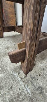 Masívny jedálenský stôl - 12