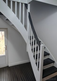 Samonosné drevené schody - 12