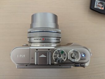 Olympus PEN E-PL9 + externý blesk, spúšť, 2 batérie - 12