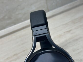 Corsair VIRTUOSO RGB WIRELESS XT - 12