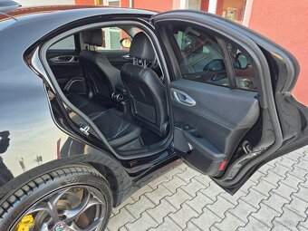 Alfa Romeo Giulia 2.0 Turbo Veloce - 12