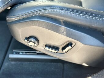 Volvo XC60 B5 R-Design - 12