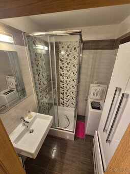 Prenajmeme 3 izb byt na Hrobákovej ulici - 12