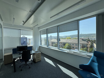 Prenájom novozrekonštruovaného samostatného kancelárskeho tr - 12