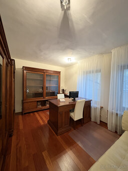 Nadštandardný 7-izbový rodinný dom s bazénom a saunou, Rača - 12