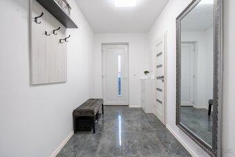 Moderný bungalov s krásnym pozemkom 700m2/Podhorie - Beluša - 12