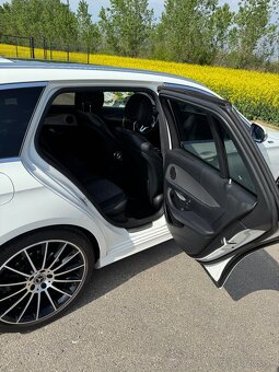 Mercedes Benz E220 AMG 4matic - 12