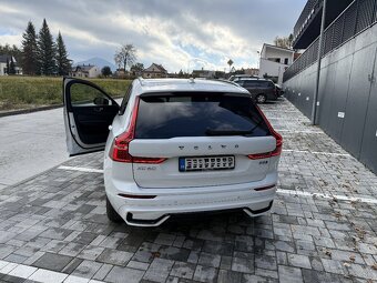 VOLVO XC60 B5 (P) 250hp R-Design AT8 AWD - 12