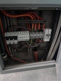 Práca pre elektrikárov a montažnikov elektrarne - 12