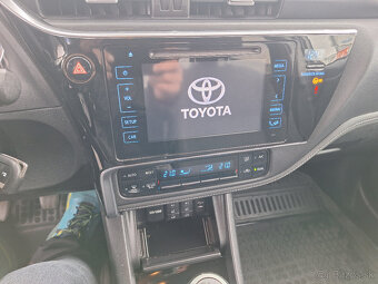 Toyota Corolla 1.6 l Valvematic Executive - 12
