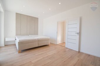 Na predaj: 4 izbový rodinný dom s garážou, pozemok 753m2, Vy - 12