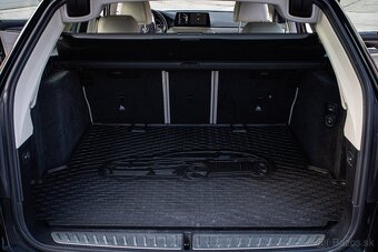 BMW 520d Touring Luxury Line, Pano, El. ťažné, Po servise - 12
