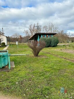 Exkluzívne na predaj  záhrada s chatkou v Bánovciach n/B - 12