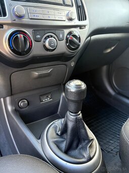 Hyundai i20 1.2 benzín (2013)- len 87 000km, nová STK a EK - 12