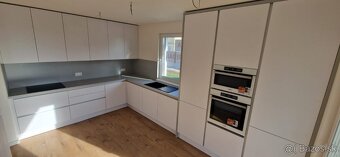 NA PREDAJ NOVOSTAVBA V ŽELIEZOVCIACH - 12