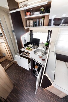 170PS 2023 5míst obytné auto karavan velmi pěkný stav - 12