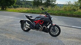 Ducati Diavel 1200 Carbon 2016 - 12