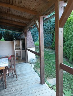 Udržiavaná záhrada s chatkou nad Bagroviskom – 448 m² - 12