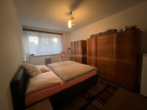 REZERVOVANÉ: Slnečný 2-izbový byt s balkónom na ulici Obranc - 12