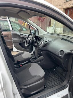 Ford Transit Courier - 12