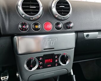 AUDI TT Coupe 1.8i 180koní Benzín + LPG - 12