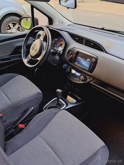 Toyota Yaris HYBRID Automat - 12