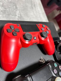 PS4 PRO 1TB + 2x joystick + hra Mafia - 12
